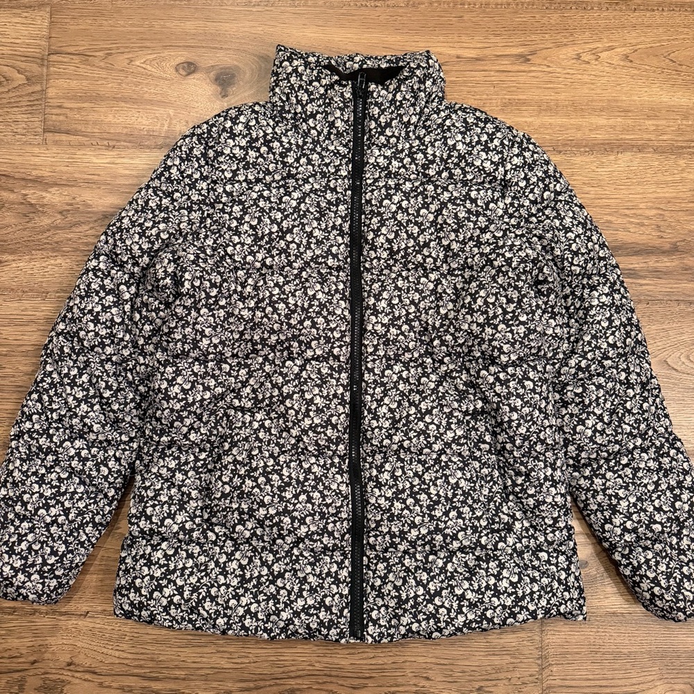 Women’s Old Navy XS Black Floral Quilted Puffer Fleece Lined XS EUC